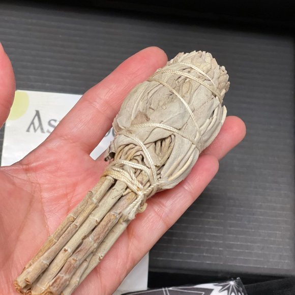 NWT Celestial Harmony Crystal & Smudge Gift Set with Astrology Dice - Picture 2 of 5